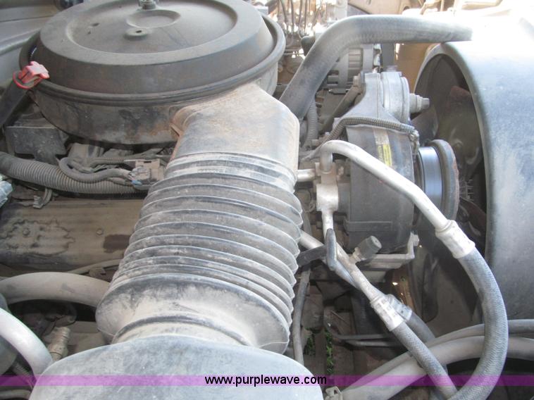 image for item F7097 1993 Chevrolet Suburban K1500 SUV