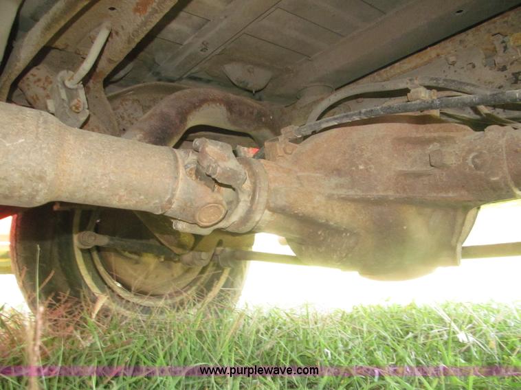 image for item F7097 1993 Chevrolet Suburban K1500 SUV