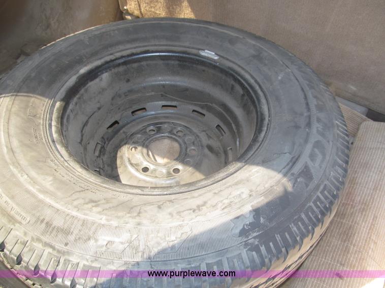 image for item F7097 1993 Chevrolet Suburban K1500 SUV