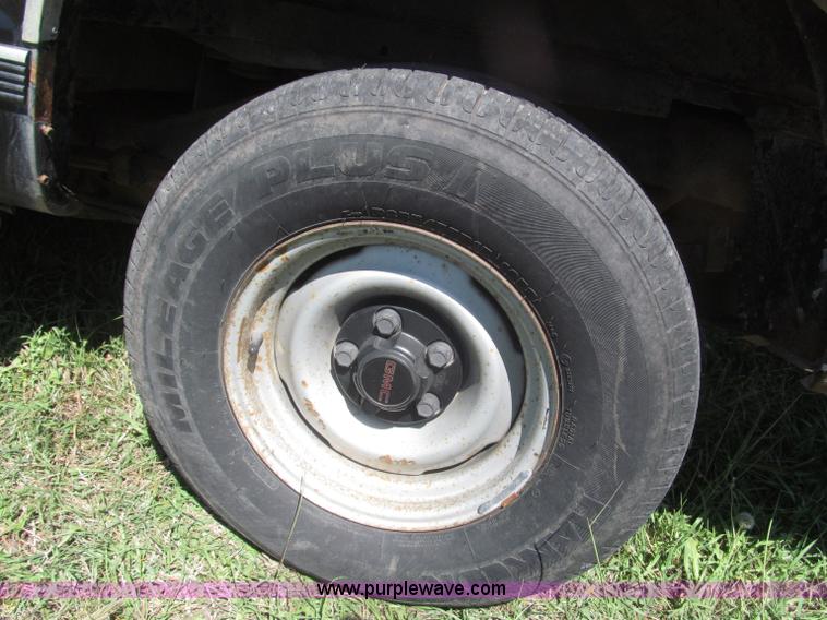 image for item F7097 1993 Chevrolet Suburban K1500 SUV