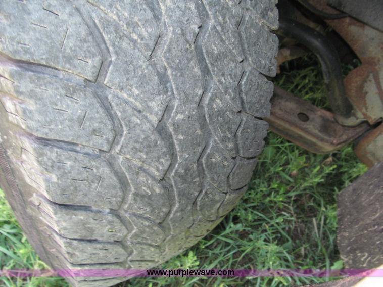 image for item F7097 1993 Chevrolet Suburban K1500 SUV