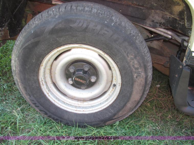 image for item F7097 1993 Chevrolet Suburban K1500 SUV