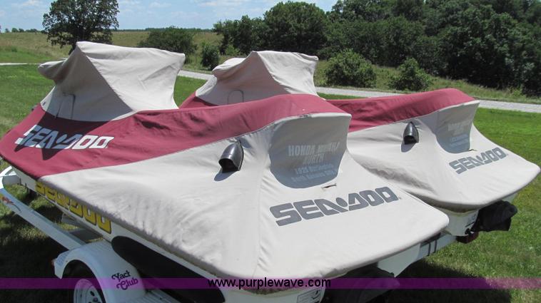 image for item G2056 (2) 1999 Bombardier GTI 5885 Sea-Doo personal watercrafts