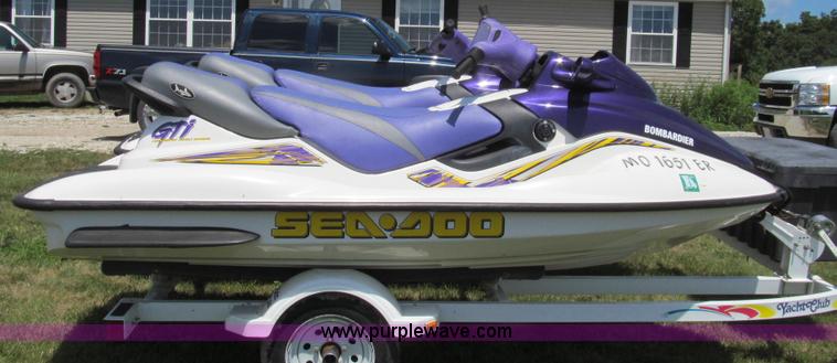 image for item G2056 (2) 1999 Bombardier GTI 5885 Sea-Doo personal watercrafts