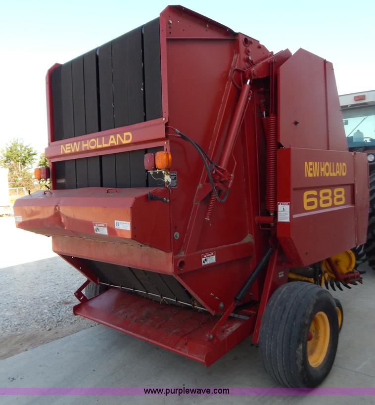 image for item G3405 New Holland 688 round baler