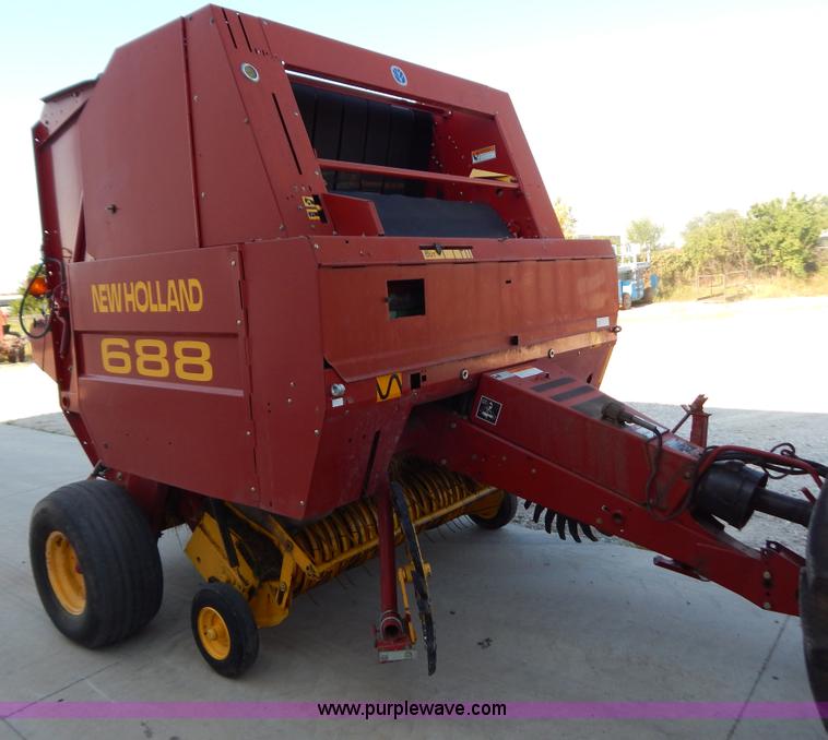 image for item G3405 New Holland 688 round baler