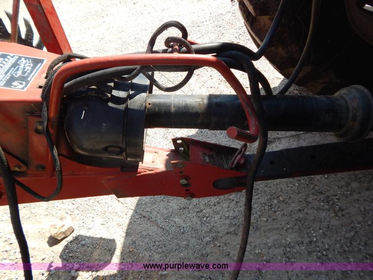 image for item G3405 New Holland 688 round baler