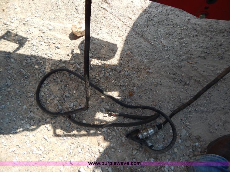 image for item G3405 New Holland 688 round baler