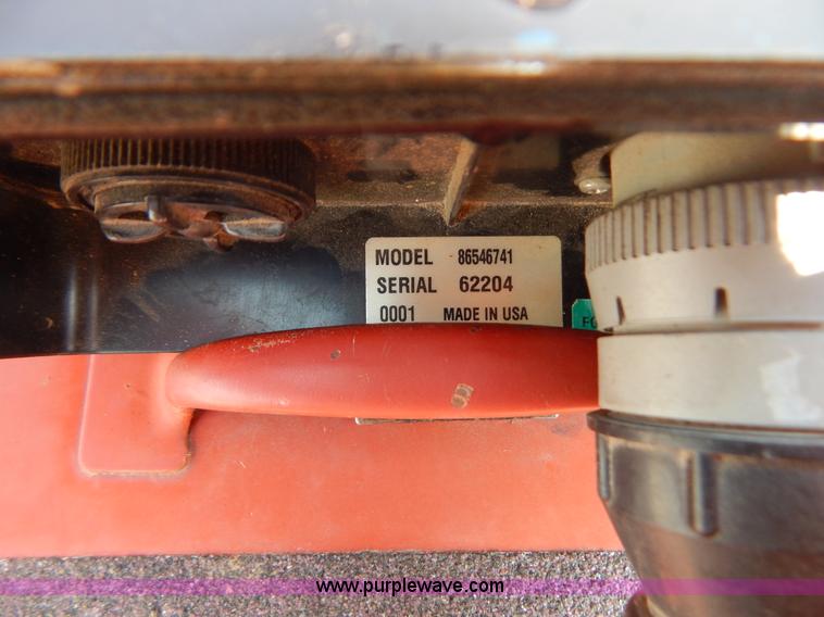 image for item G3405 New Holland 688 round baler