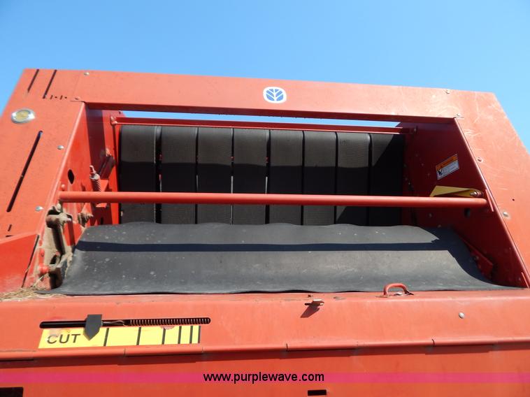 image for item G3405 New Holland 688 round baler
