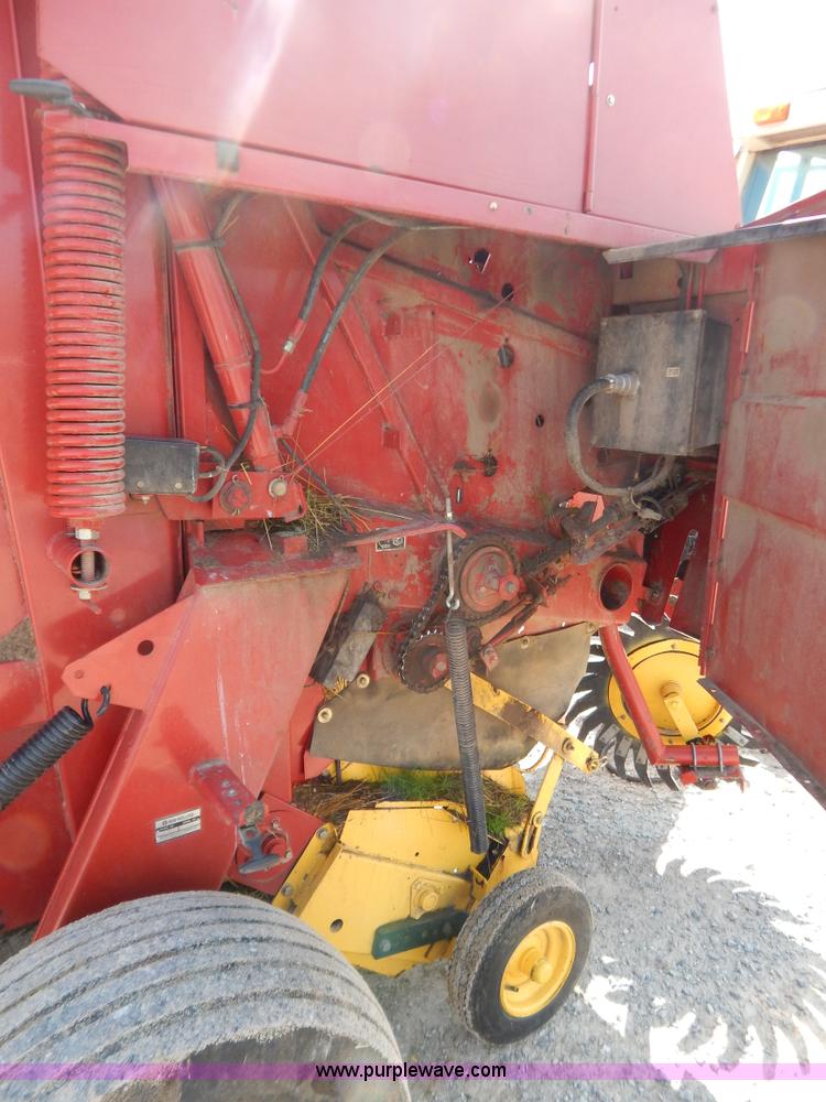 image for item G3405 New Holland 688 round baler