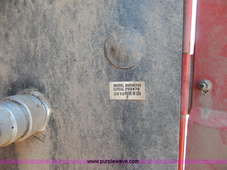 image for item G3405 New Holland 688 round baler