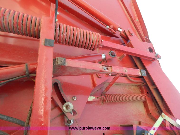 image for item G3405 New Holland 688 round baler