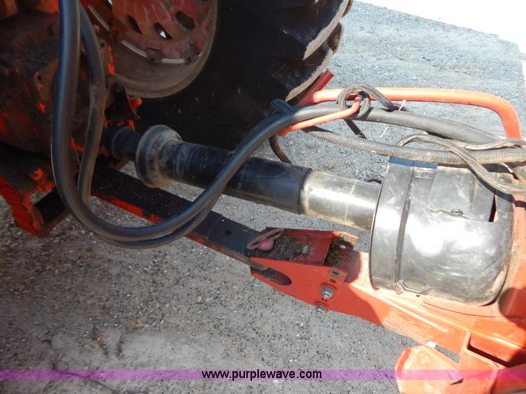 image for item G3405 New Holland 688 round baler