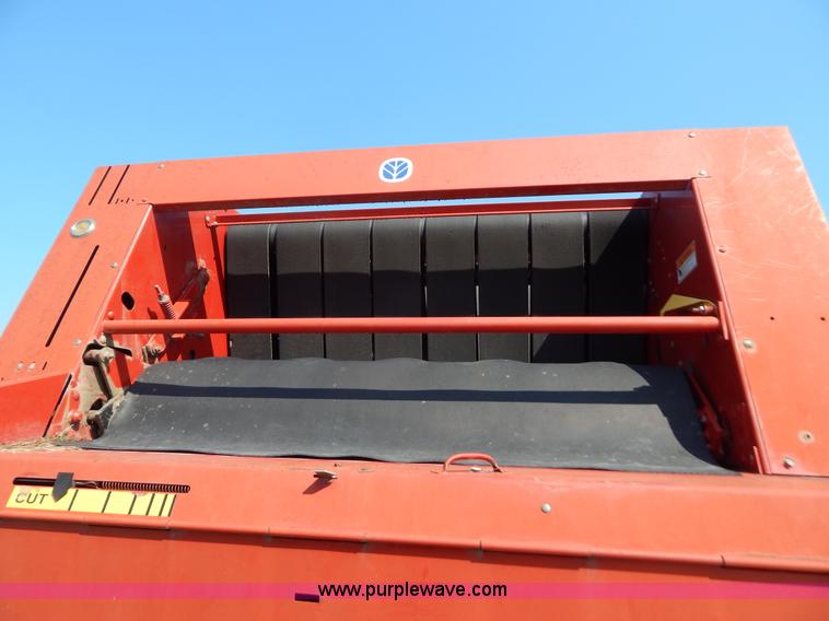 image for item G3405 New Holland 688 round baler