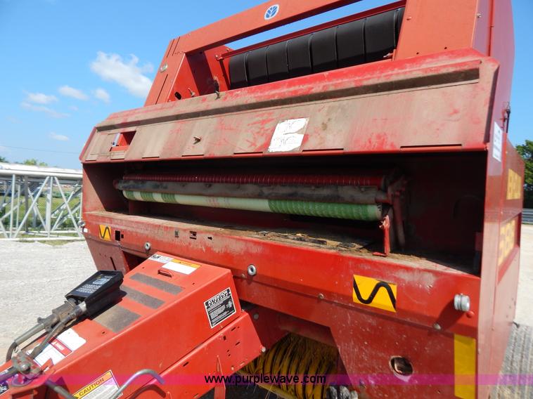 image for item G3405 New Holland 688 round baler