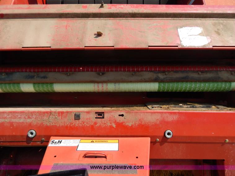 image for item G3405 New Holland 688 round baler