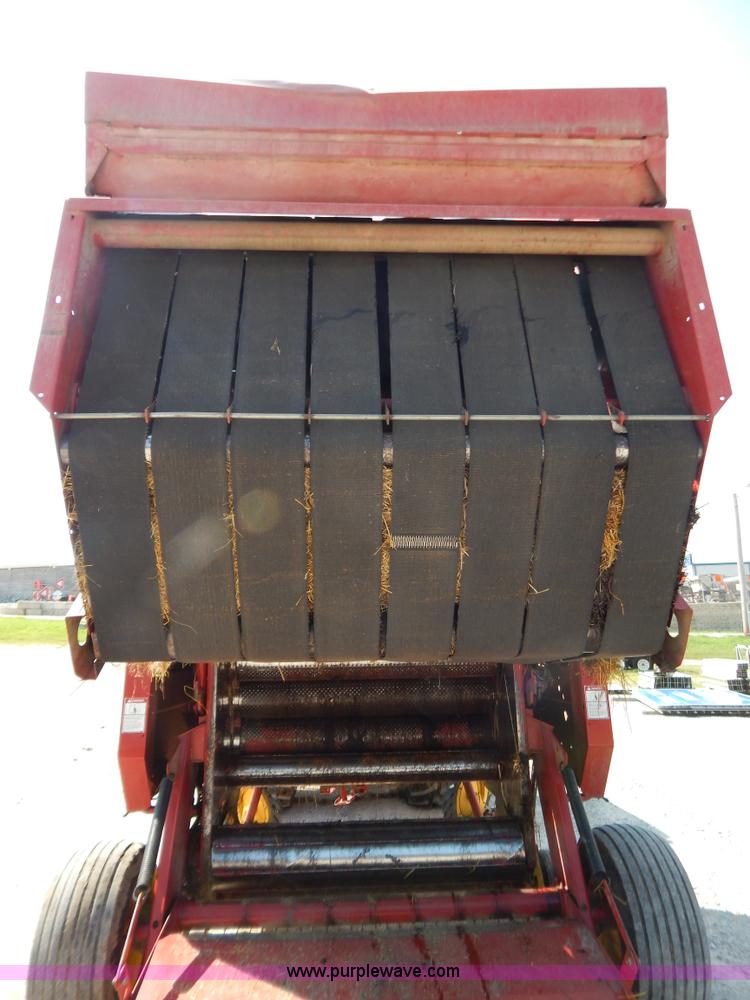 image for item G3405 New Holland 688 round baler