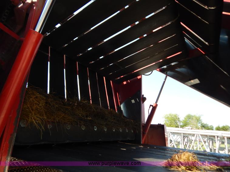 image for item G3405 New Holland 688 round baler