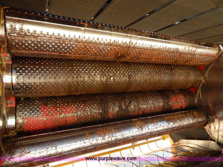 image for item G3405 New Holland 688 round baler