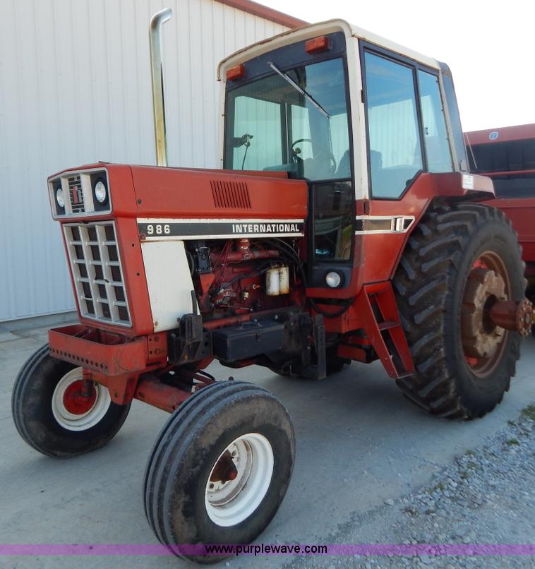 image for item G3406 International F986 tractor