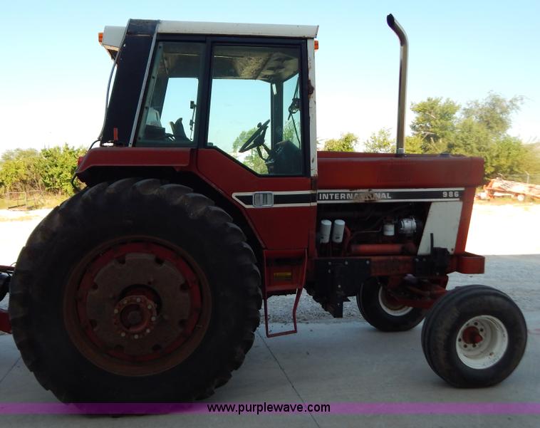 image for item G3406 International F986 tractor