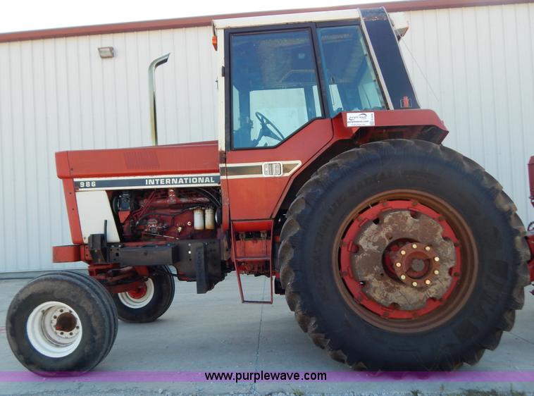 image for item G3406 International F986 tractor