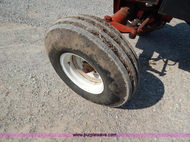 image for item G3406 International F986 tractor