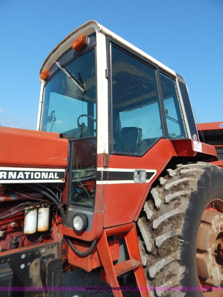 image for item G3406 International F986 tractor