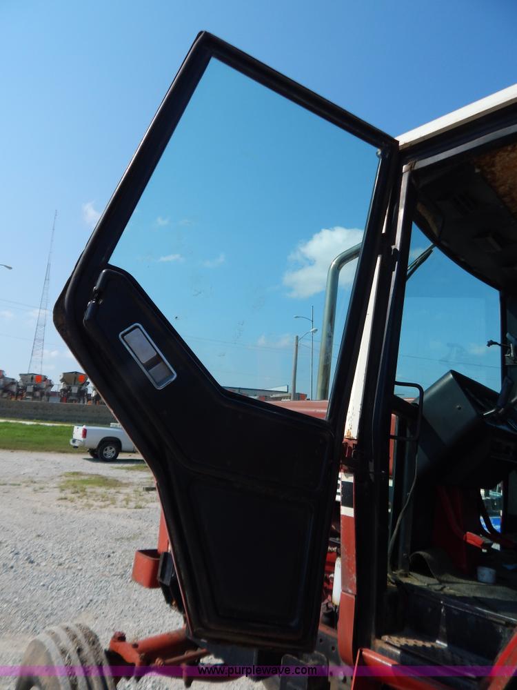 image for item G3406 International F986 tractor