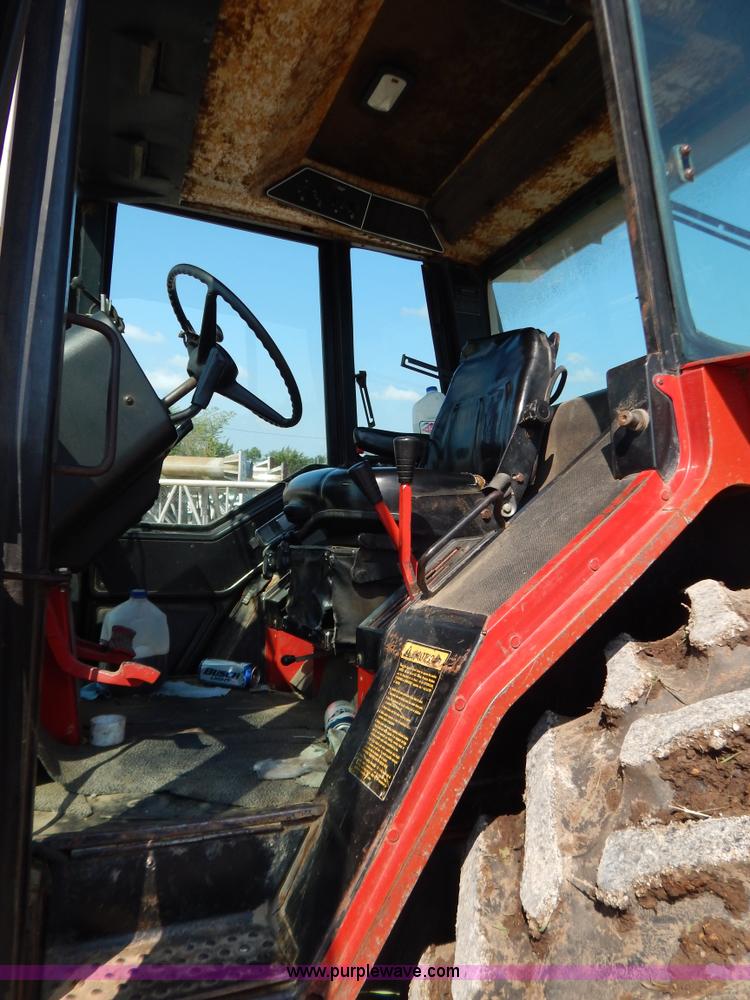 image for item G3406 International F986 tractor