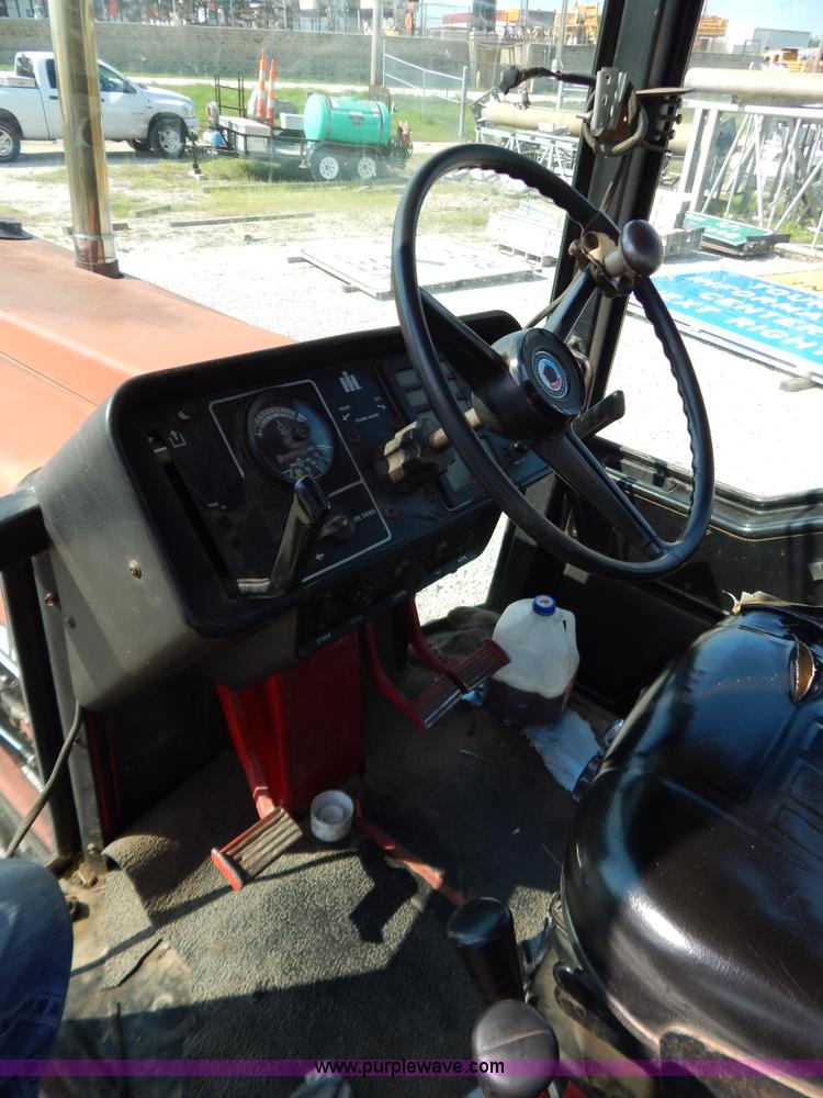 image for item G3406 International F986 tractor