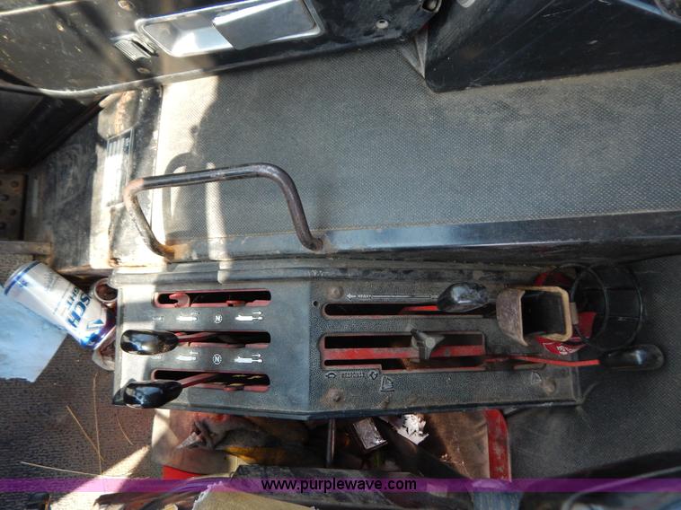 image for item G3406 International F986 tractor