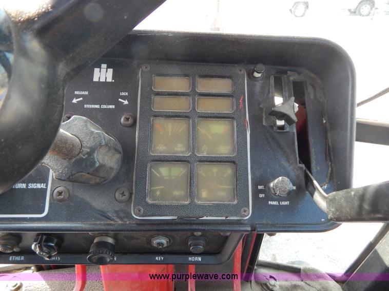 image for item G3406 International F986 tractor