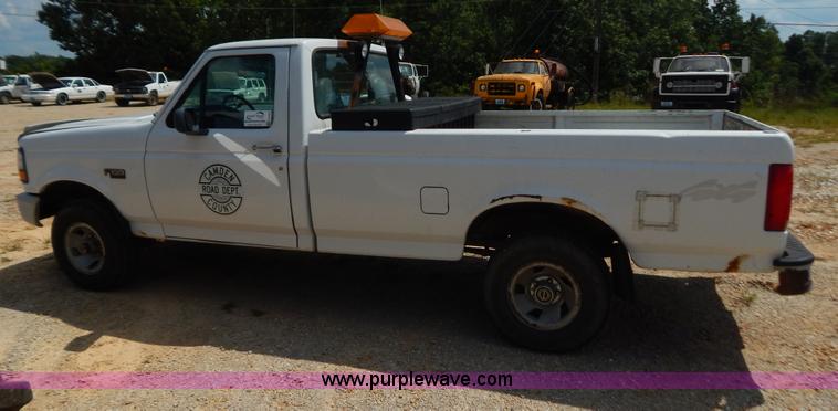 image for item G3480 1996 Ford F150 XL pickup truck
