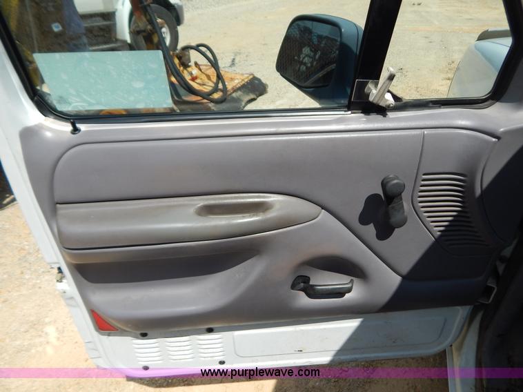 image for item G3480 1996 Ford F150 XL pickup truck