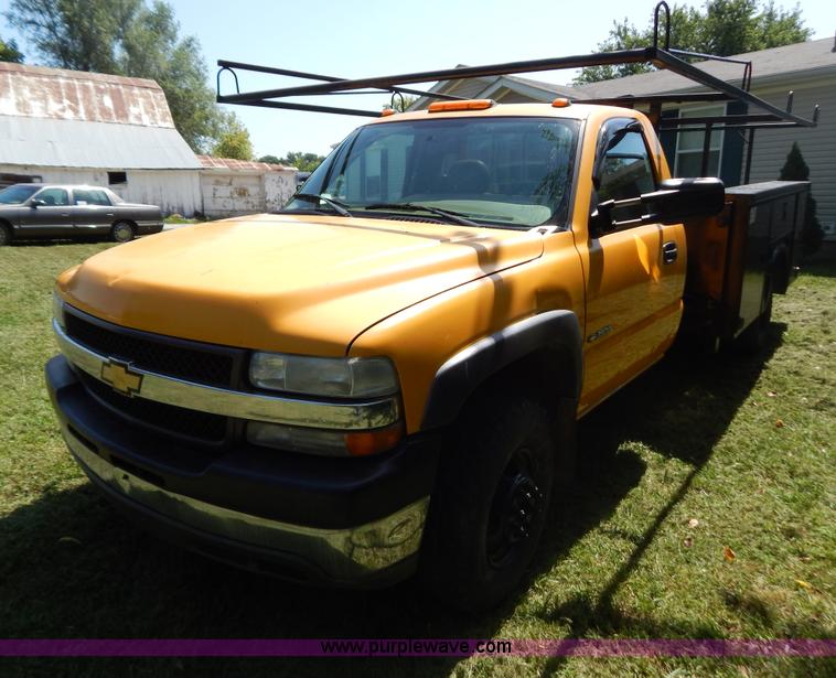 image for item G3499 2001 Chevrolet Silverado 3500 LS utility truck