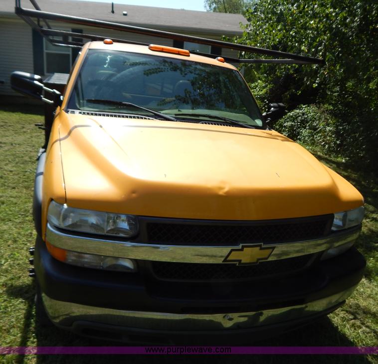 image for item G3499 2001 Chevrolet Silverado 3500 LS utility truck