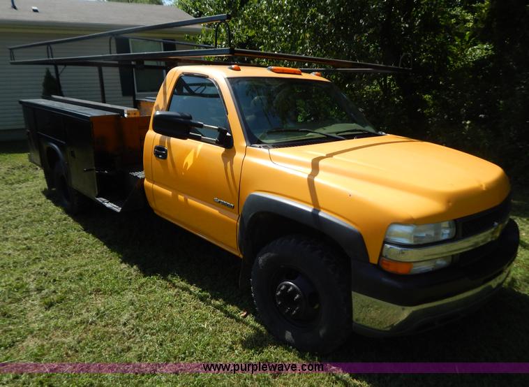 image for item G3499 2001 Chevrolet Silverado 3500 LS utility truck