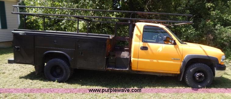 image for item G3499 2001 Chevrolet Silverado 3500 LS utility truck