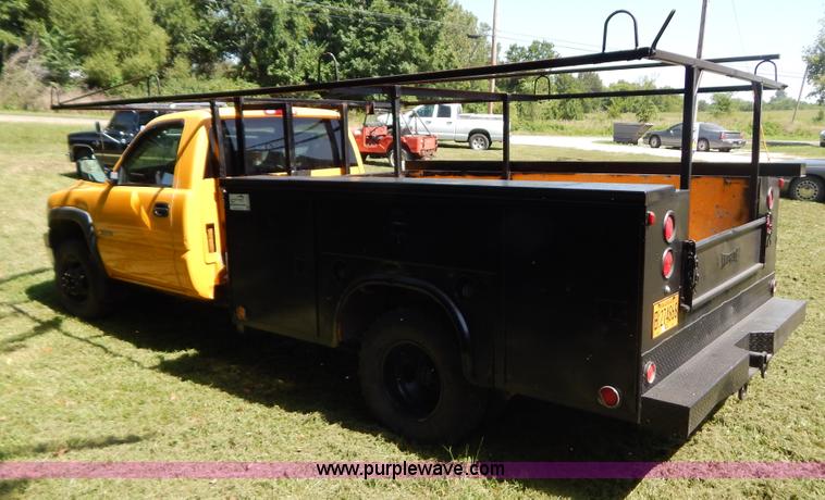 image for item G3499 2001 Chevrolet Silverado 3500 LS utility truck
