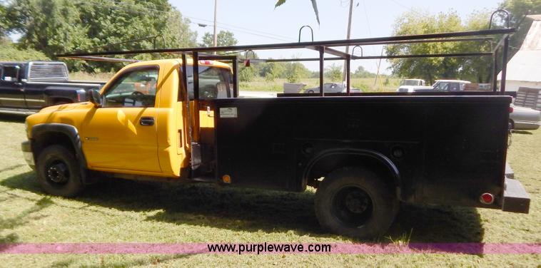 image for item G3499 2001 Chevrolet Silverado 3500 LS utility truck