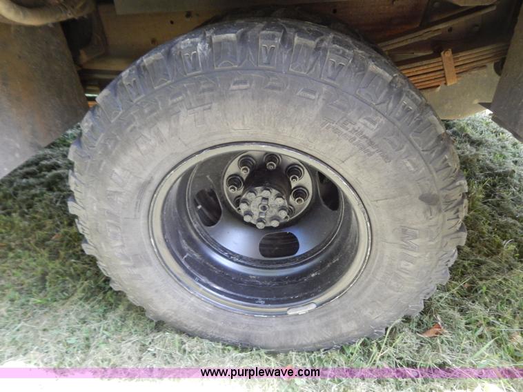 image for item G3499 2001 Chevrolet Silverado 3500 LS utility truck