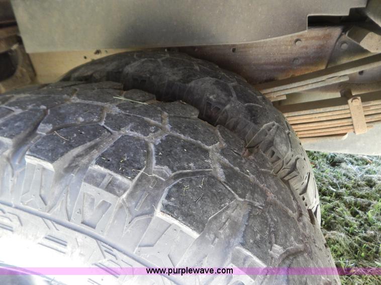 image for item G3499 2001 Chevrolet Silverado 3500 LS utility truck