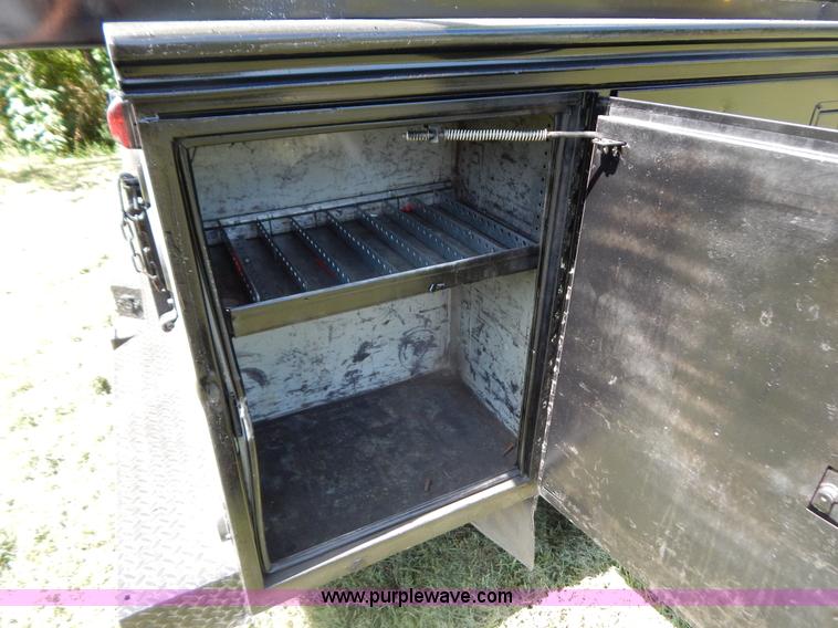 image for item G3499 2001 Chevrolet Silverado 3500 LS utility truck