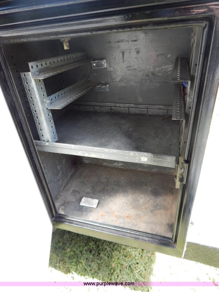 image for item G3499 2001 Chevrolet Silverado 3500 LS utility truck