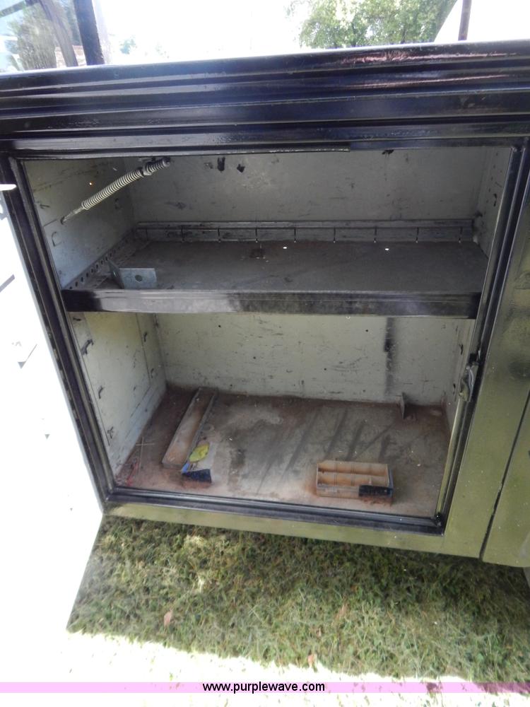 image for item G3499 2001 Chevrolet Silverado 3500 LS utility truck