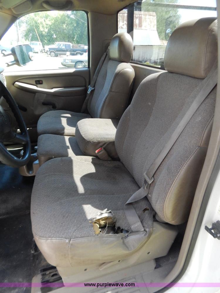 image for item G3499 2001 Chevrolet Silverado 3500 LS utility truck