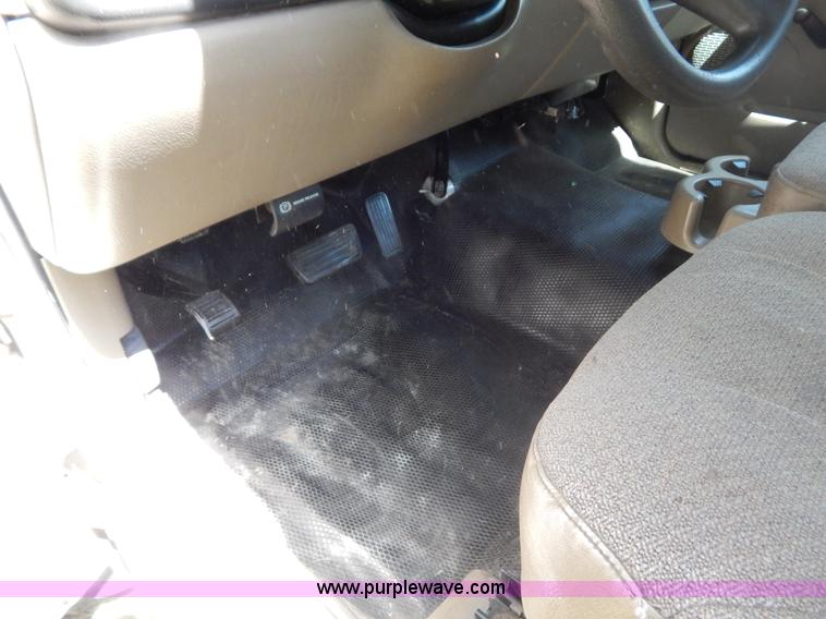 image for item G3499 2001 Chevrolet Silverado 3500 LS utility truck