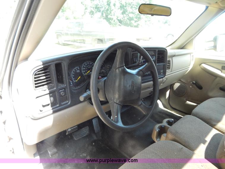 image for item G3499 2001 Chevrolet Silverado 3500 LS utility truck